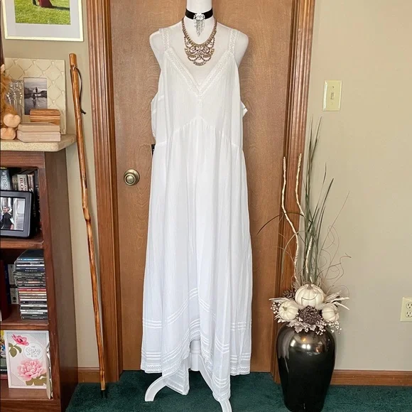 Elegant White Maxi Dress by Express - Picture 2 of 16